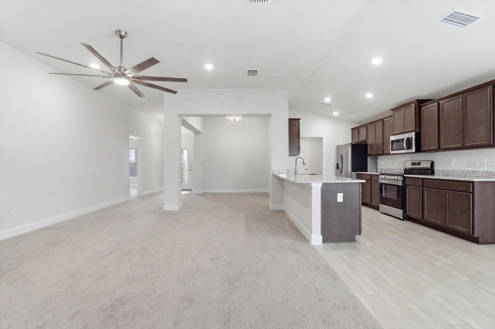 336 W REXFORD DR photo 4