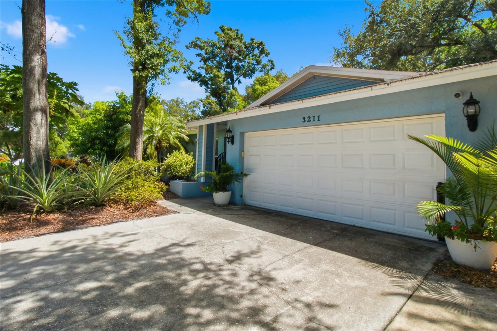 3211 COVENTRY N photo 4
