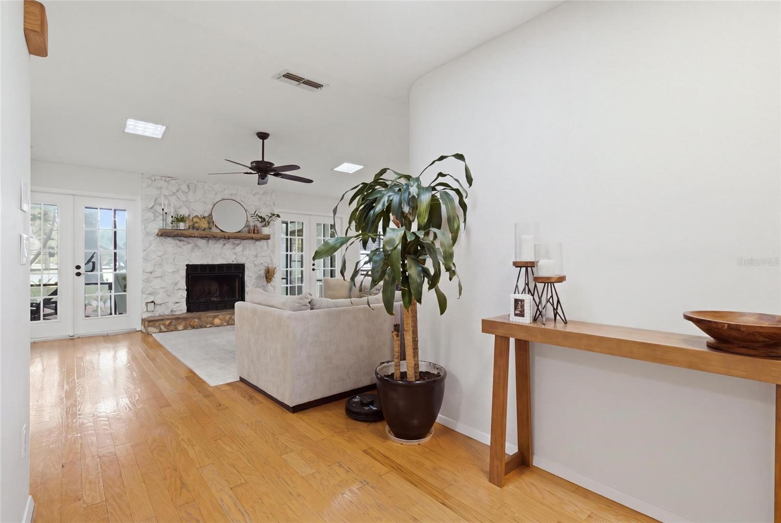 3211 COVENTRY N photo 5